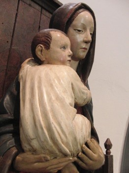 Side view Macereto Madonna and child, Visso